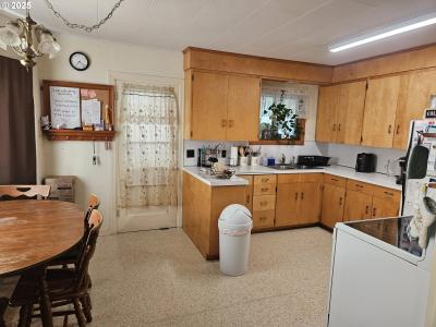 2238 Marion St, NorthBend, Oregon 97459, États-Unis