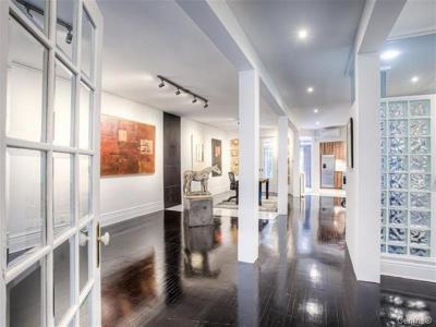 3972  Rue St-Hubert, Montréal (Le Plateau-Mont-Royal), Quebec H2L 4A5, Canada