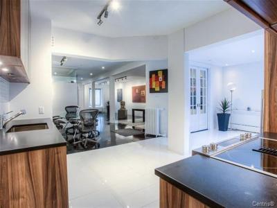 3972  Rue St-Hubert, Montréal (Le Plateau-Mont-Royal), Quebec H2L 4A5, Canada