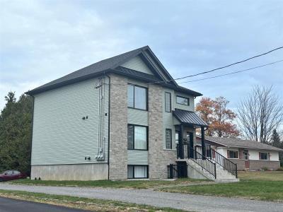 Rue de l'Église, Brownsburg-Chatham, קוויבק J8H 1A1, קנדה