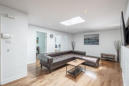 5123  Boul. St-Laurent, Montréal (Le Plateau-Mont-Royal), Quebec H2T 1R9, Canadá