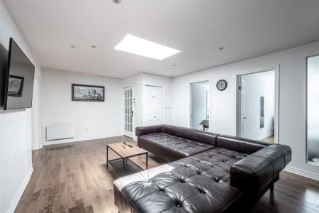 5123  Boul. St-Laurent, Montréal (Le Plateau-Mont-Royal), Quebec H2T 1R9, Canadá