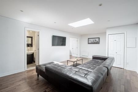 5123  Boul. St-Laurent, Montréal (Le Plateau-Mont-Royal), Quebec H2T 1R9, Canadá