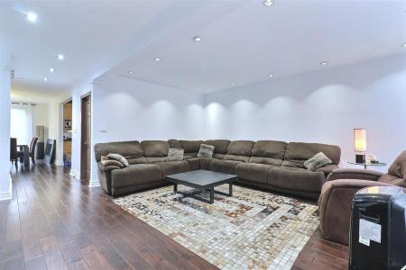 5480 Rue Vézina, Montréal (Côte-des-Neiges/Notre-Dame-de-Grâce), Квебек H3X 1A4, Канада