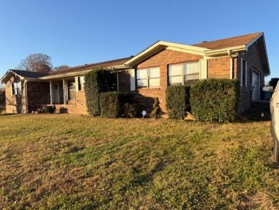 779 Oakdale Rd, Westmoreland, Tennessee 37186, USA