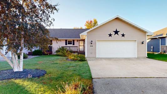 227 Westview Dr S, Rockwell, Iowa 50469, USA