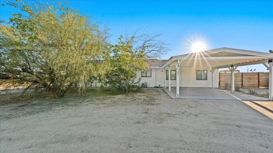 6381 Marvin Drive, Yucca Valley, California 92284, Stati Uniti