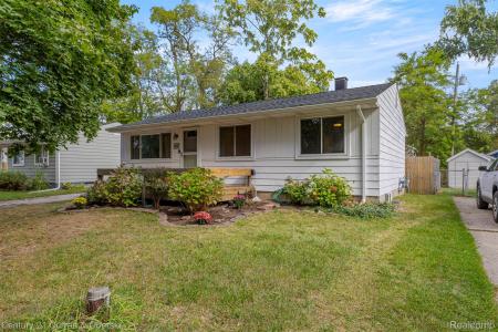 3174 Roselawn Street, Walled Lake, Michigan 48390, USA