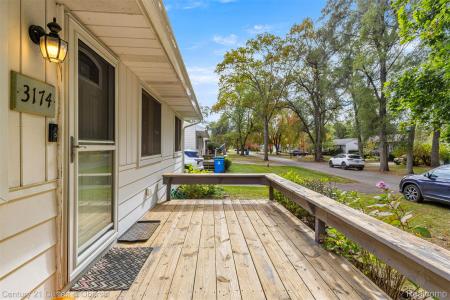 3174 Roselawn Street, Walled Lake, מישיגן 48390, ארצות הברית של אמריקה