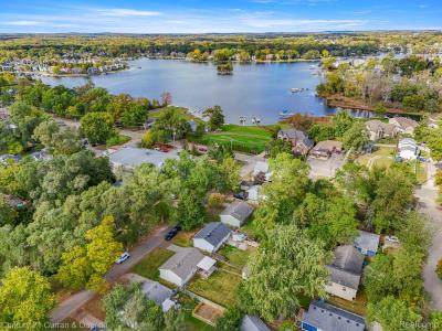 3174 Roselawn Street, Walled Lake, מישיגן 48390, ארצות הברית של אמריקה