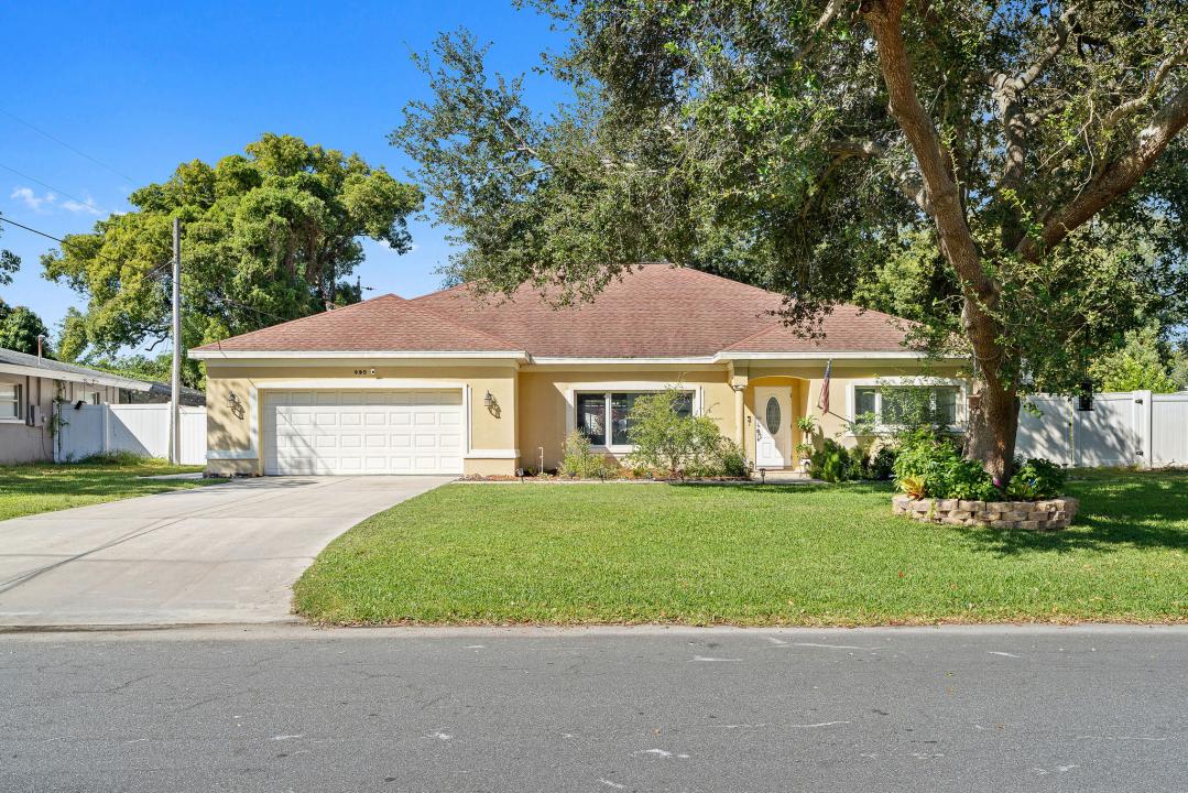 490 Woodland Dr., Largo, Floryda 33771, USA