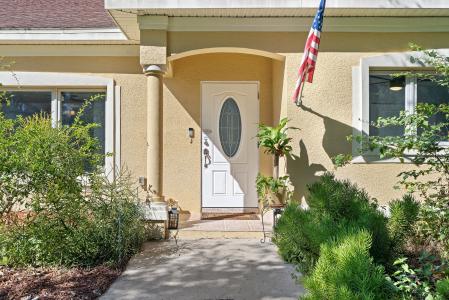 490 Woodland Dr., Largo, Floryda 33771, USA