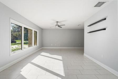 490 Woodland Dr., Largo, Floryda 33771, USA