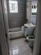 8418 S Escanaba Avenue, Chicago, Illinois 60617, USA