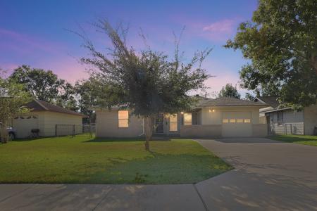 119 Bois D'Arc, Lake Jackson, Texas 77566, USA