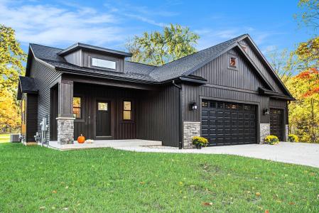 8060 Hunters Crossing, Kalamazoo, Michigan 49009, USA