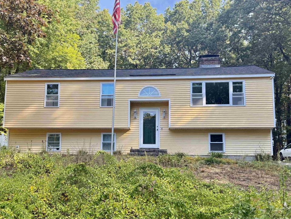 8 Chongor Drive, Newton, New Hampshire 03858, USA