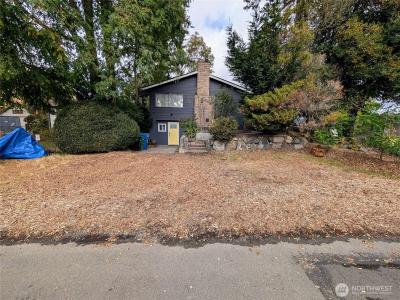 936 N 101 Street, Seattle, Washington 98133