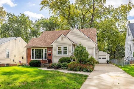 4004 Clinton Avenue, Des Moines, Iowa 50310, USA