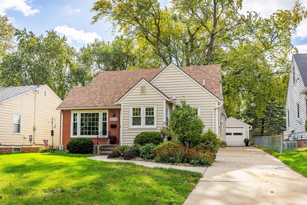 4004 Clinton Avenue, Des Moines, 爱荷华州 50310, 美国