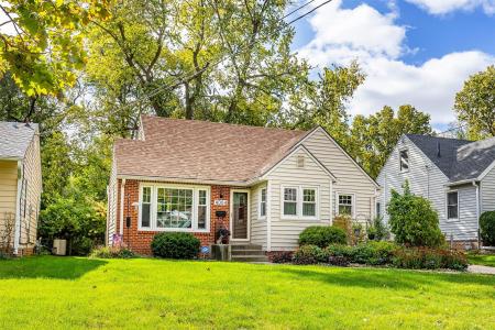 4004 Clinton Avenue, Des Moines, 爱荷华州 50310, 美国