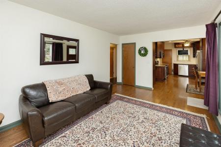 4004 Clinton Avenue, Des Moines, 爱荷华州 50310, 美国