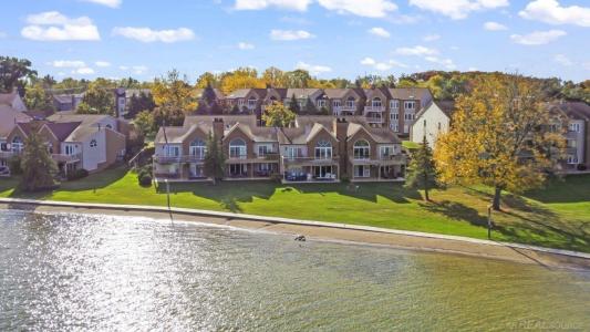 3432 Loon Lake, Waterford, Michigan 48329