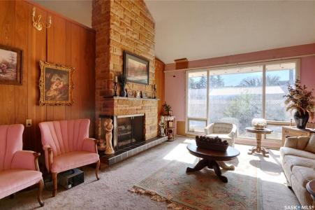 1211 GORDON ROAD, Moose Jaw, Saskatchewan S6H 3E3, Canadá