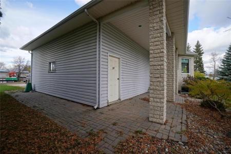 39 BISHOP STREET, Austin, Manitoba R0H 0C0, Canadá