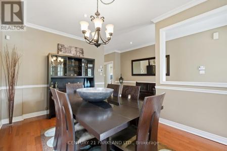 18 TURNBRIDGE ROAD, Aurora (bayview Wellington), 安大略省 L4G 7R9, 加拿大