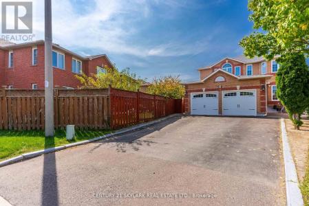 4 MOONSTONE COURT, Brampton (fletcher's Creek South), Ontario L6Y 4Z8, Canada