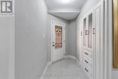 4 MOONSTONE COURT, Brampton (fletcher's Creek South), Ontario L6Y 4Z8, Canada