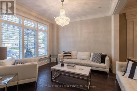 123 MAYFIELD DRIVE, Oakville (cp College Park), 安大略省 L6H 1K6, 加拿大