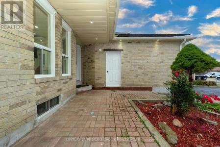 3242 CAMBOURNE CRESCENT, Mississauga (meadowvale), Ontario L5N 5G3, Canada