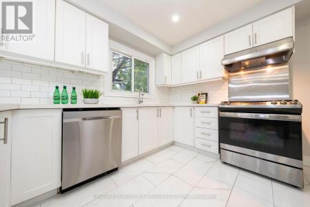 3242 CAMBOURNE CRESCENT, Mississauga (meadowvale), Ontario L5N 5G3, Canada