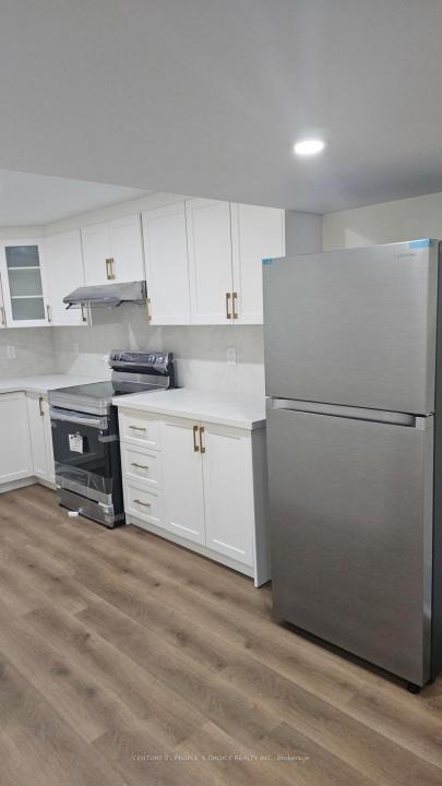 9 VICKERY STREET E, Whitby, Ontario L1P 0L1, Kanada