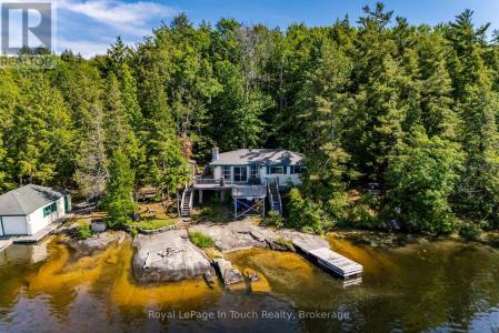 2 IS 270 SIX MILE LAKE ISLAND, Georgian Bay (baxter), Ontario L0K 1S0, Canadá