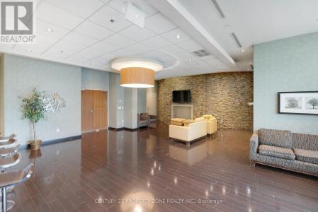 215 QUEEN STREET EAST, Brampton (queen Street Corridor), 온타리오주 L6W 0A9, 캐나다