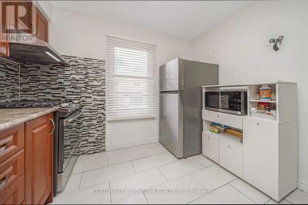 3175 KIRWIN AVENUE, Mississauga (cooksville), Ontario L5A 3M4, Canada