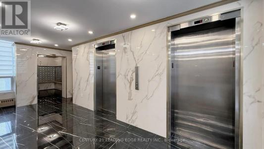 10 SUNNY GLENWAY, Toronto (flemingdon Park), 온타리오주 M3C 2Z3, 캐나다