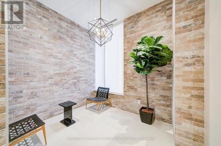 212 KING WILLIAM STREET, Hamilton (beasley), Ontario L8R 0A7, Canada