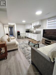 70 ORSETT STREET, Oakville (cp College Park), Ontario L6H 2N9, Canada