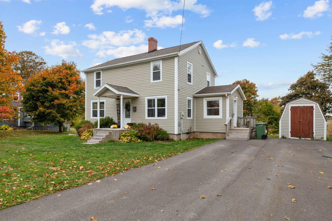 32 STRATFORD ROAD, Stratford, Île-du-Prince-Édouard C1B 1T5, Canada