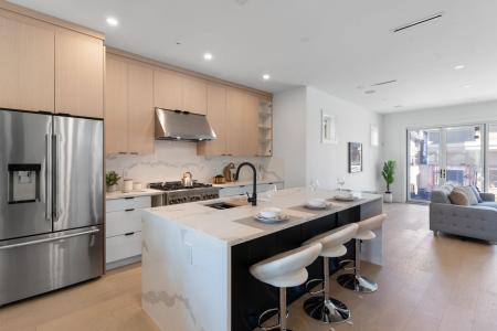 340 E KEITH ROAD, North Vancouver, 不列颠哥伦比亚省 V7L 1V7, 加拿大