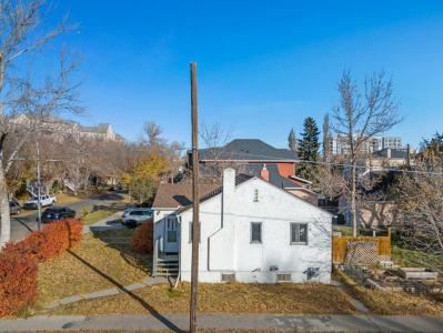 1402 CENTRE A STREET NE, Calgary, Alberta T2E 2Z9, Kanada