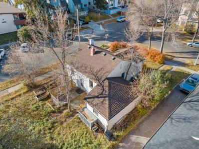 1402 CENTRE A STREET NE, Calgary, Alberta T2E 2Z9, Kanada