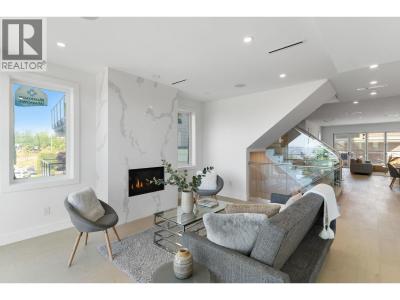 340 EAST KEITH ROAD, North Vancouver, British Columbia V7L 1V7, Canada