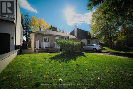 11 CHESTNUT HILLS CRESCENT, Toronto (edenbridge-humber Valley), Ontario M9A 2W3, Canada