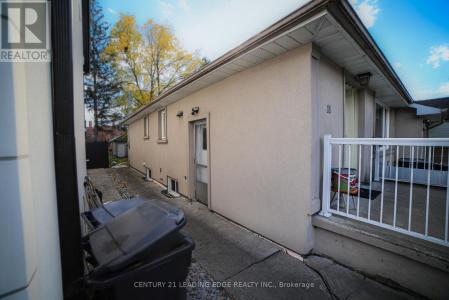 11 CHESTNUT HILLS CRESCENT, Toronto (edenbridge-humber Valley), Ontario M9A 2W3, Canada