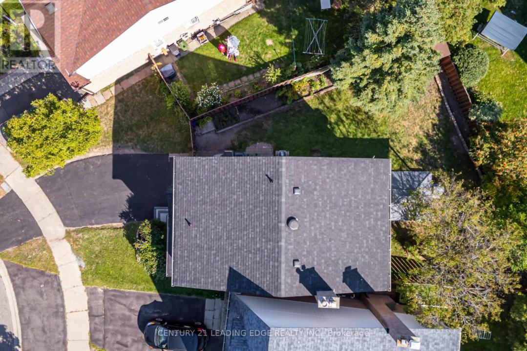 6 WHEATON GROVE, Toronto (eglinton East), Ontario M1J 3L5, Canada